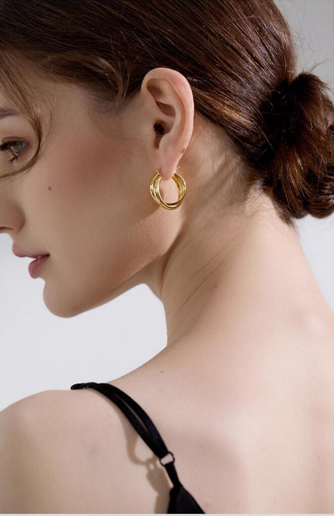 Glamour / Hoop earring